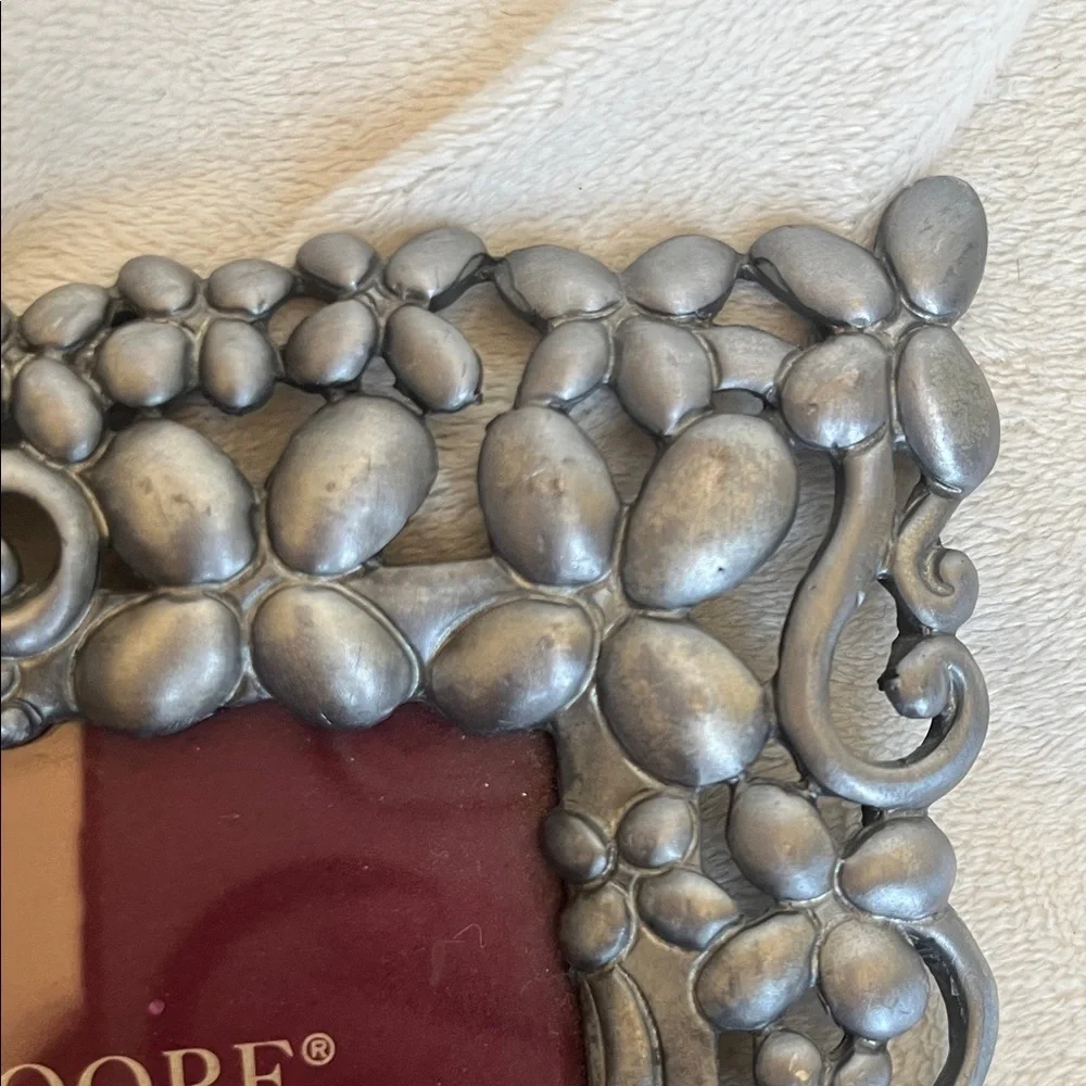 Jennifer Moore Victorian Metal Frame in Silver